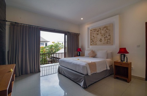 Batu Bolong Villa | Verano 2,4-8BR sleeps 8-16 mins walk to Echo Beach