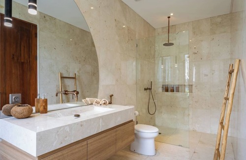 Cemagi House | Villa Albizia | 2BR stone bathtub, near Canggu
