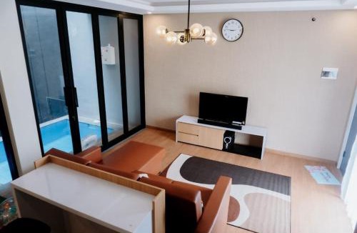 Oro Oro Ombo Villa | Villa Almahyra Batu