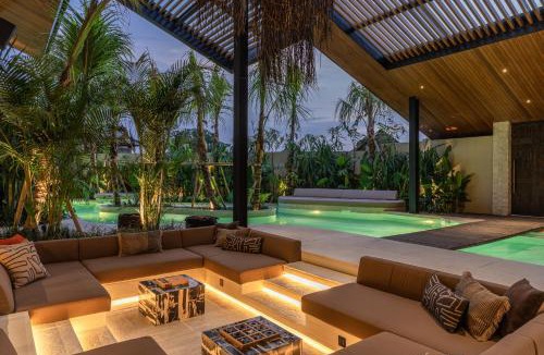 Umalas Villa | Villa Baratega - Dreamy Urban Tropical 6BR Villa for Large Group