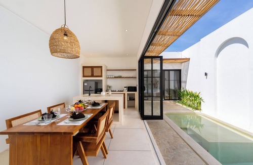 Sunset Road Villa | Villa Bellora by Pertama Stay