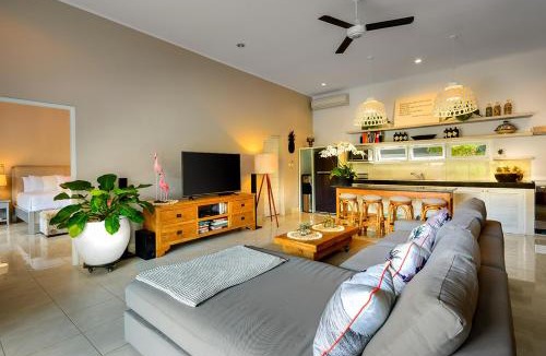 Drupadi Villa | Villa Bloom 4 - 2 King bedrooms , Sleep 4 Pax, private pool, Seminyak