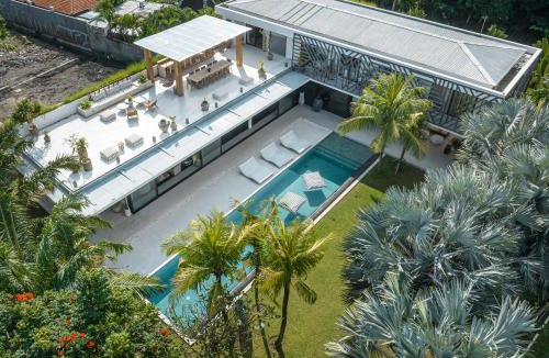 Batubelig Villa | Villa Bull House Amazing 6 bedrooms contemporary villa in Seminyak