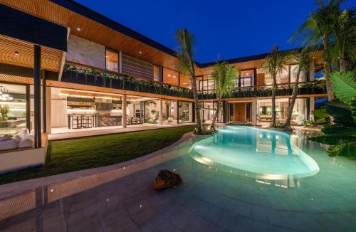 Berawa Villa | Villa Coco Bay - Iconic 8BR Tropical Villa Next to the Beach