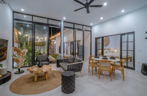 Pererenan Villa | Villa DAN - Tropical & Modern 3BR Villa - Central Canggu Beach