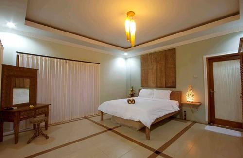 Central Seminyak Bed & Breakfast | Villa Go Bed and breakfast