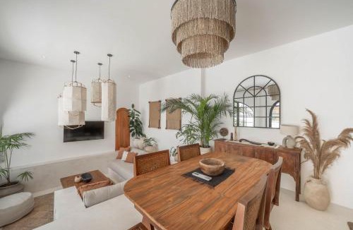 Babakan Villa | Villa Heiwa - Tropical meets Mediterranean, 2BR Canggu Villa
