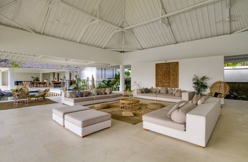 Pererenan Villa | Villa Infinity Bali is a 5-star property, 8 bedrooms with en suite bathrooms.