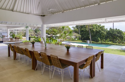Pererenan Villa | Villa Infinity Bali is a 5-star property, 8 bedrooms with en suite bathrooms.