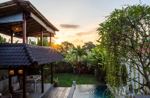 Babakan Villa | Villa Innerbloom stylish 2 BR with large pool and garden