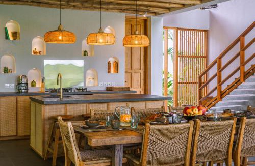 Pererenan Villa | Villa Kauh - Luxury Tropical 5BR Villa Close to Pererenan Beach