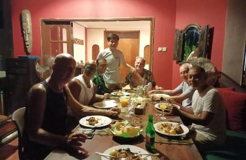 Batubelig Bed & Breakfast | Villa Layang Bulan a homey guesthouse for men near the beach in North Kuta