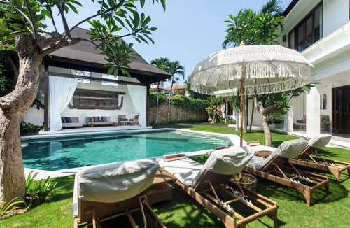 Seminyak Villa | Villa Lenu Seminyak 5bed Villa across from beach and next to shops restaurants