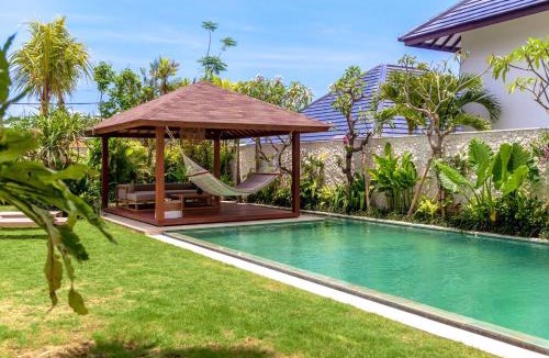 Batu Bolong Villa | Villa Nonnavana - 12-minute walk to Batu Bolong Beach