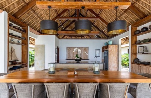 Mushroom Bay Villa | Villa Pantai - 6 Bedroom Villa