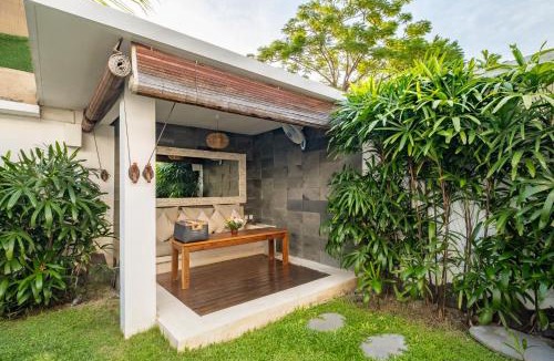 Sunset Road Villa | Villa private Pool in Seminyak, Car Park fast WIFI