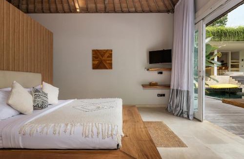 Banjar Semer Villa | Villa Reina by SooBali - Spacious & Modern near Canggu with Butler-Cook, Private Pool and Tropical Gardens
