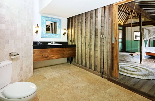 Pererenan Villa | Villa Seniman Canggu Room 4 Wooden Gladak