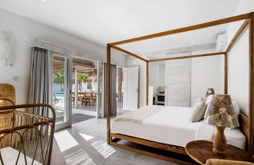Seminyak Villa | Villa Surga Blue by Alfred in Bali - Brand New 5 BR Pool Villa in the of Seminyak