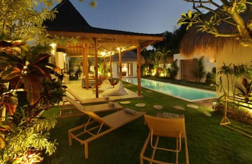 Seminyak Villa | Villa Thiara Oberoi Seminyak 500m Kudeta beach
