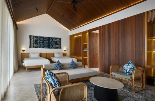 Berawa Villa | Villa Toro Spacious 6BR Walk to Beach