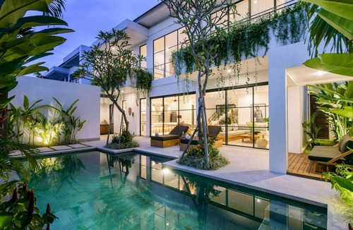 Berawa Villa | VILLA UNDER THE SUN· Luxury & Indulgence - close to FINNS BEACH CLUB