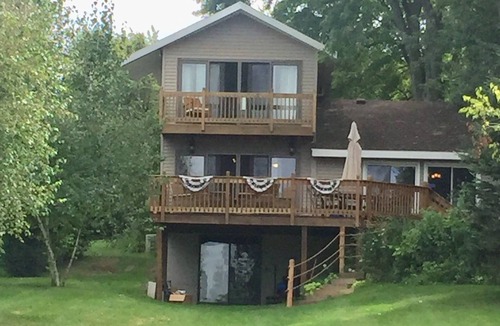 Lake Ripley House | Waterfront Lake Ripley getaway. Kayak, paddleboard and fish from private pier!