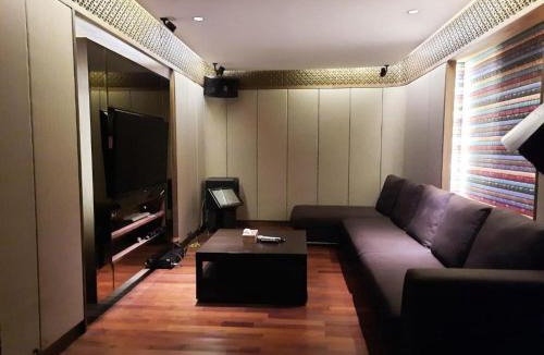 Batu Bolong Villa | Western Taste of 5 BR Luxurious Villa Canggu CYN