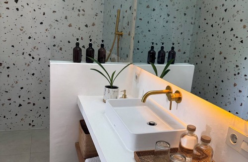 Gili Trawangan Hotel | White Coconut Resort