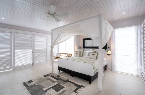 Mushroom Bay Hotel | White Horse Retreat