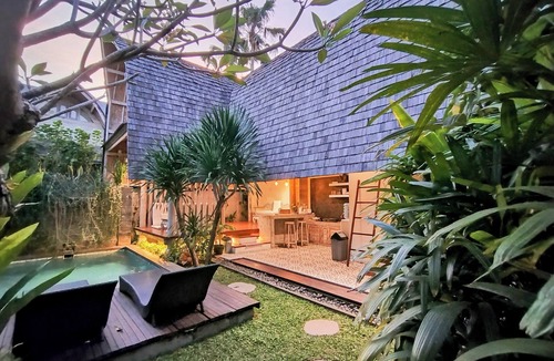Dyanapura Villa | WOODEN Home Top LOCATION in Seminyak Near Beach, Shops, Restaurants