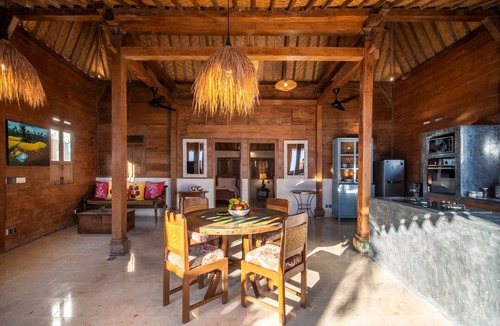 Kemenuh Villa | Wooden Sanctuary 2BR in Ubud