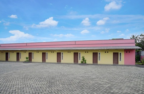 Bandar Lampung House | Yasmine Syariah Deluxe Retreat