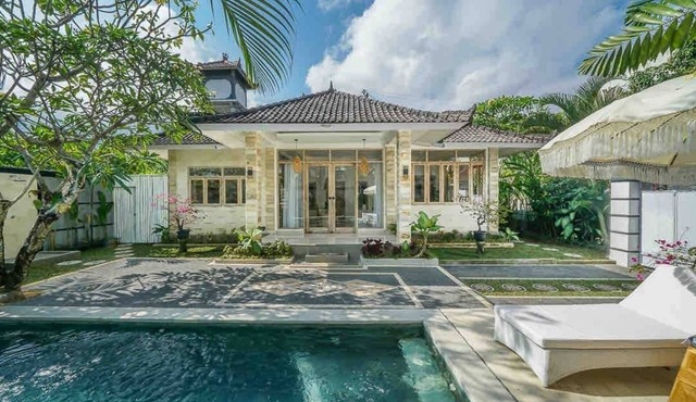 3 Bedroom Tropical Villa Walking Distance to Beach