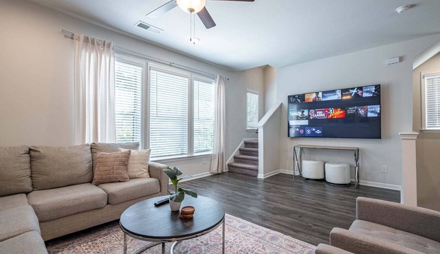 3-Story Pet-Friendly Retreat with Private Suites in Lilburn