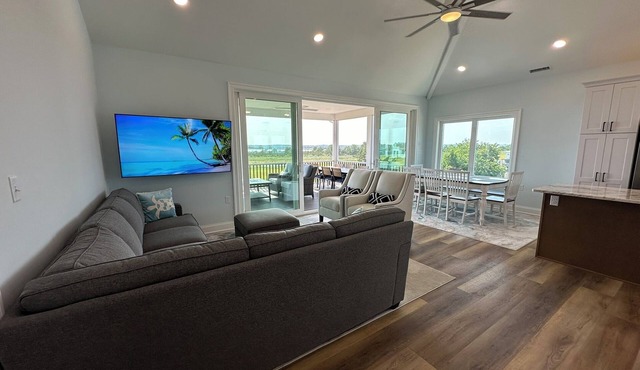 360 Water Views I Steps to Beach I Rooftop & Screened Deck I Elevator I Dog Welc in Milton