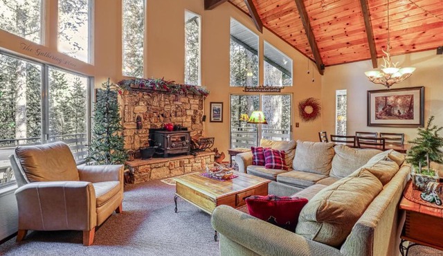 4 Bed 2 Bath Vacation home in Arnold in Arnold