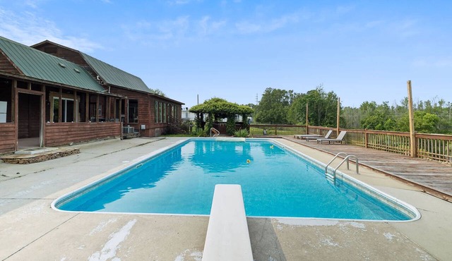 5-acre Historic Home With Pool Fishing Pond Game Room Outdoor Bar in Augusta