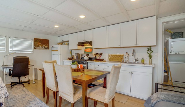 5 Mi to Dtwn Riverside & Hospital! Remote-Work Hub in Riverside