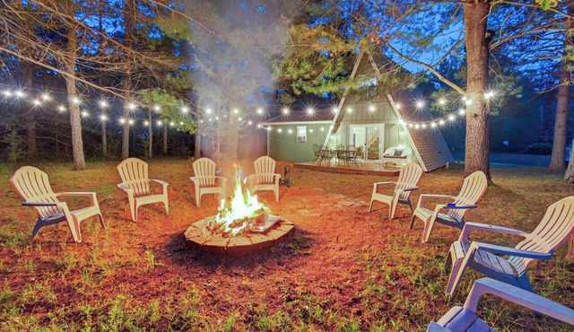 A-Frame, Hot tub, Fire-pit, E-Bikes, Near Park Launch in Friendship