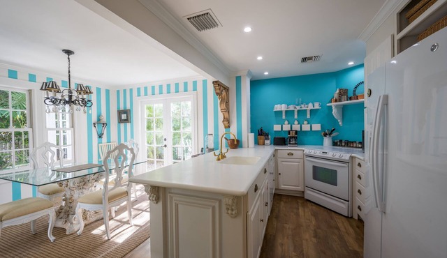 ABSOLUTE KEY WEST in the Truman Annex >Charming home with a European flair! in Key West