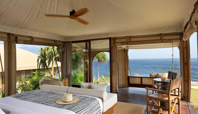 ARNA Suites and Ocean Lounge