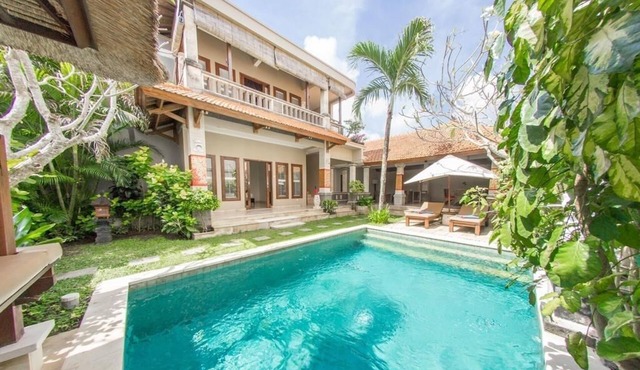 Asri Villa with Private Pool in Badung