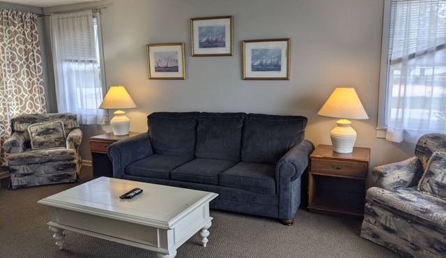 Beach Harbor Resort - Beach House Cottage in Sturgeon Bay