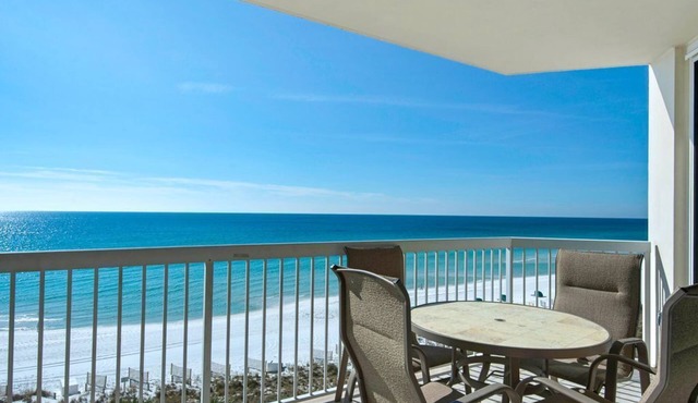 Beachfront Beauty in the Heart of Destin with Discounted Beach Service! in Destin