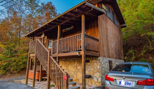 Bear cave cabin 2bd/2bth/HOT TUB in Sevierville