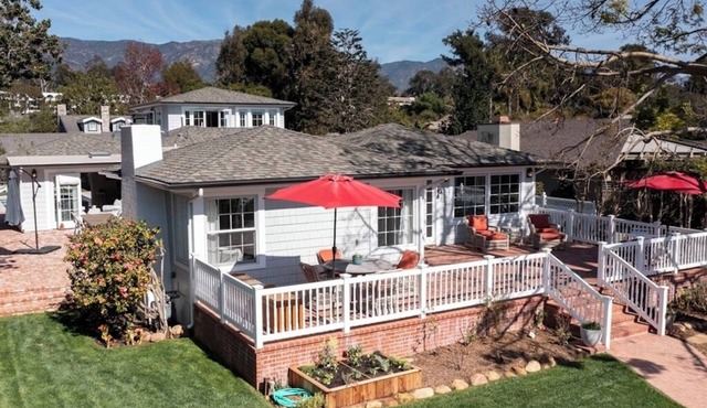 Beautiful Montecito Beach House. Stones throw away from Butterly Beach in Montecito