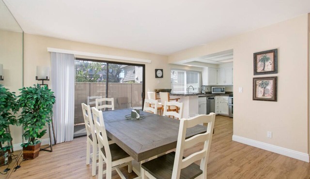 Blissful SEA'renity - Family Townhome Perfect for Game Night- Pet Friendly in Solana Beach