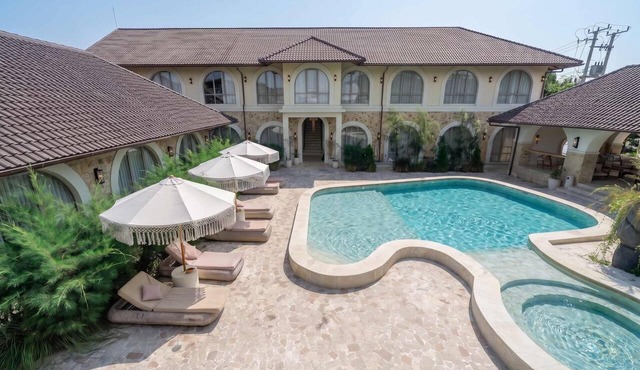 Boho Two-Storey Flat Next to Sanur Beach w Bathtub in Kota Denpasar