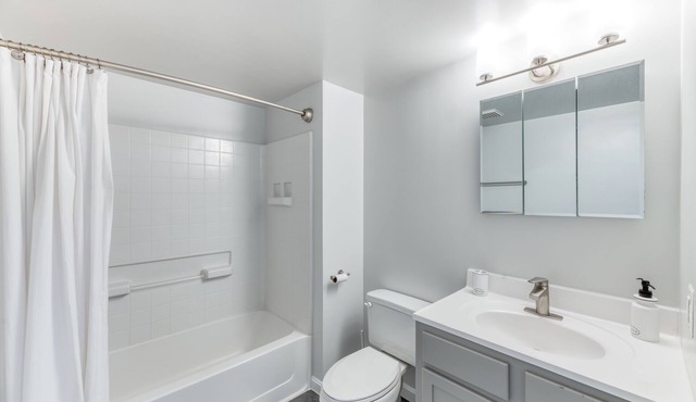 Bright apartment with AC in pleasant Alexandria neighborhood in Alexandria